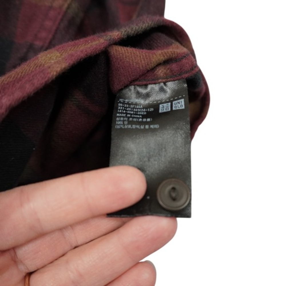 Uniqlo Men's Large Flannel Plaid‎ Button Down Shirt Burgundy Black Brown Casual - Picture 4 of 5